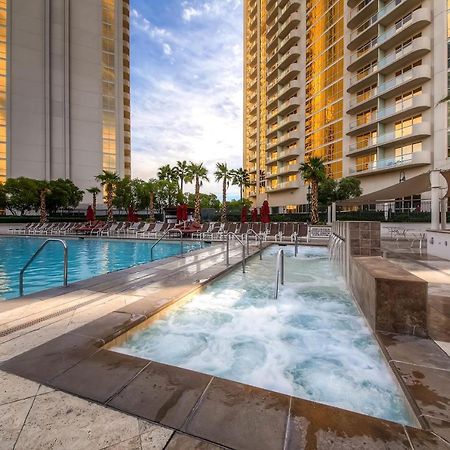The Liberace Aparthotel Las Vegas Exterior photo