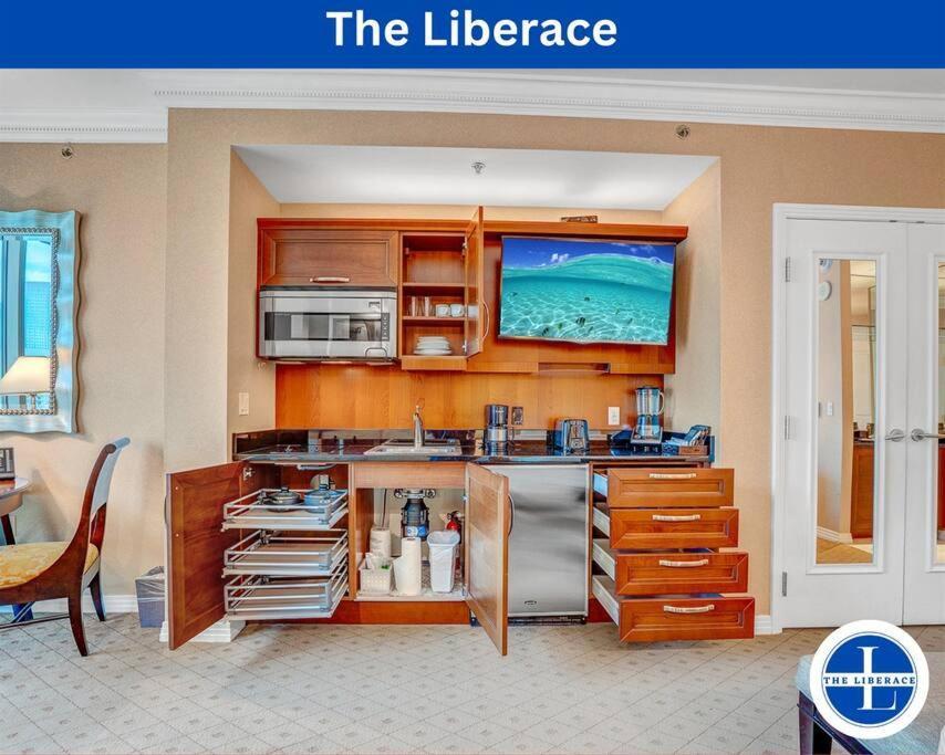 The Liberace Aparthotel Las Vegas Exterior photo